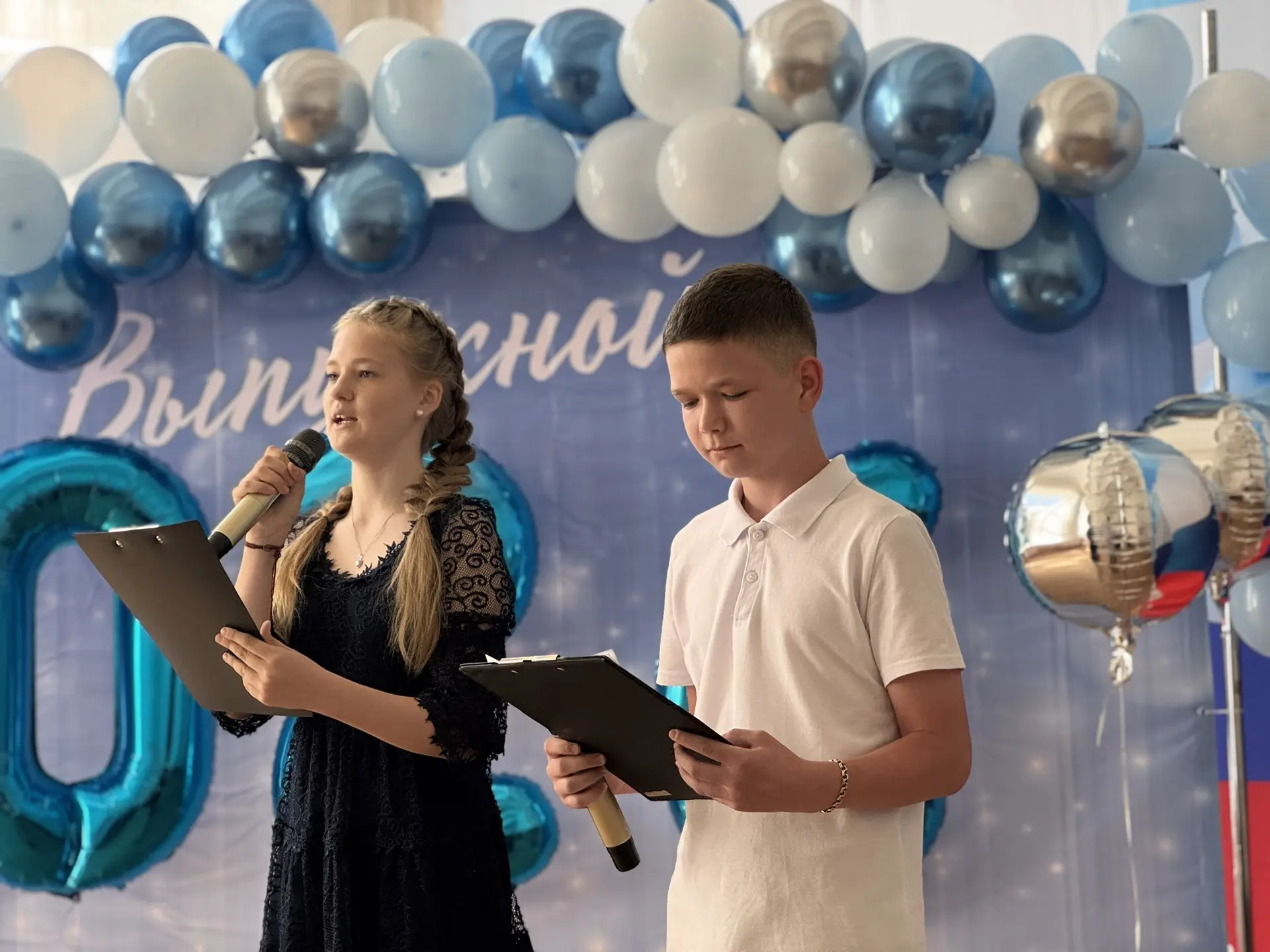 👨‍🎓👩‍🎓 Сегодняшний день навсегда останется в наших сердцах. В школе царила атмосфер...