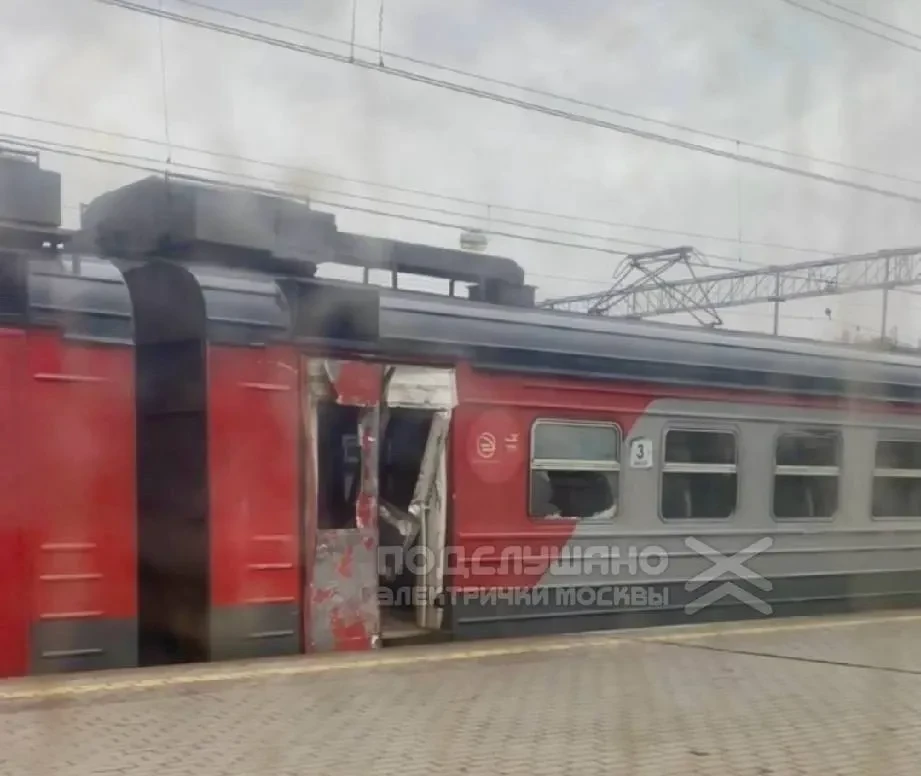В тамбуре третьего вагона поезда ЭД4М-0386 Москва-Александров предположительно произоше...