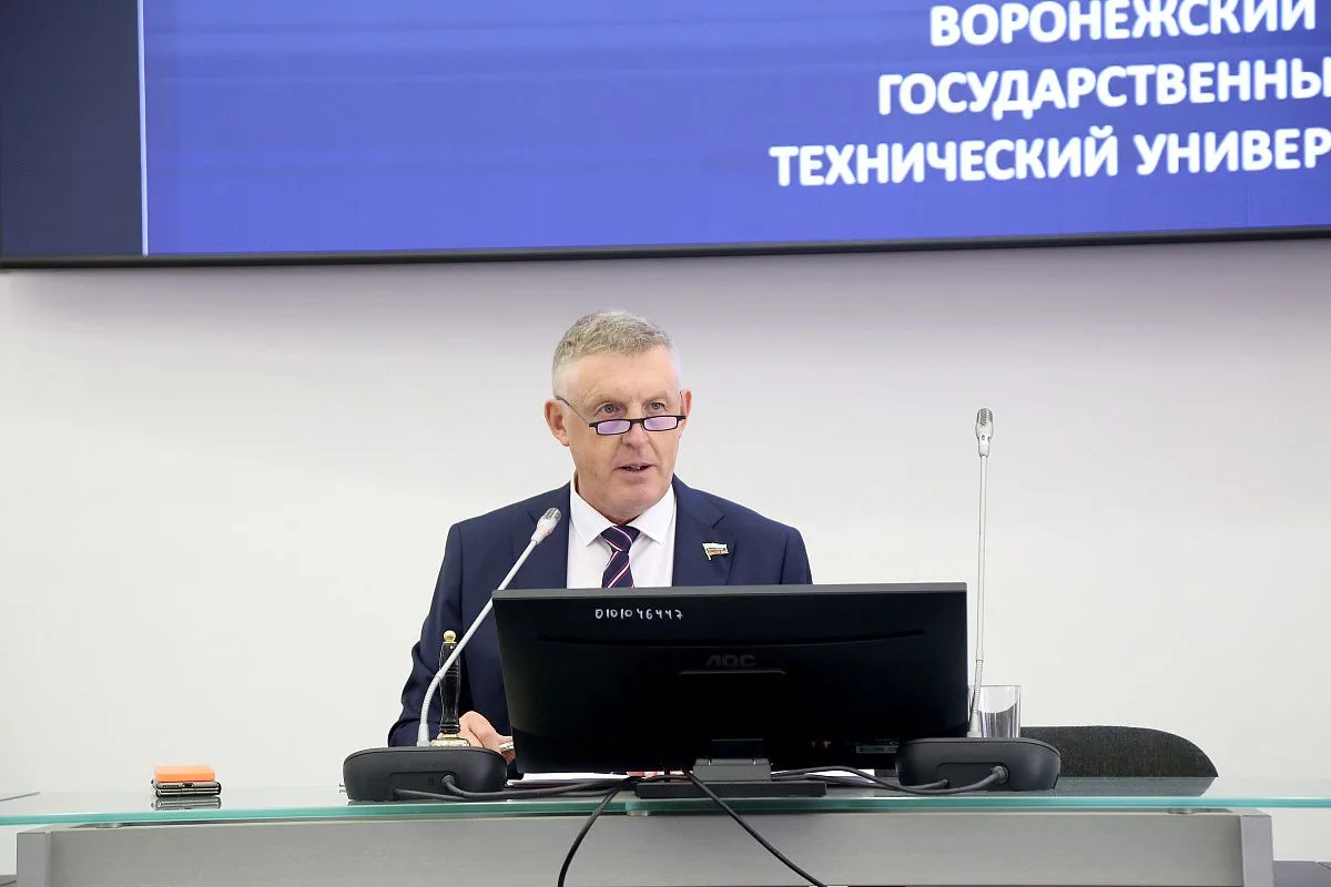 🏛 В бизнес-инкубаторе ВГТУ ректор Дмитрий Проскурин провел заседание нового состава Уч...