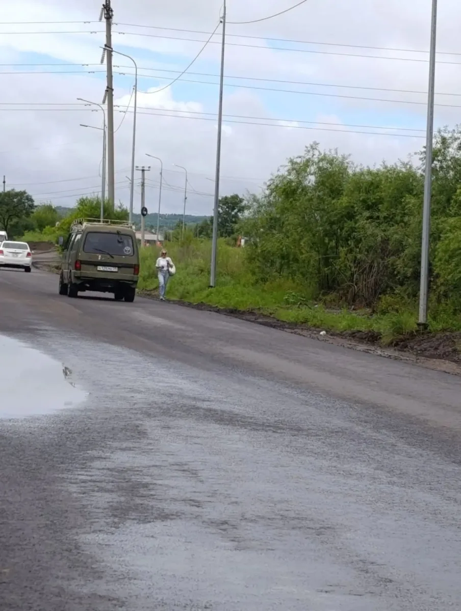🚶Жители «Пятой стройки» просят сделать тротуары на улице Школьной