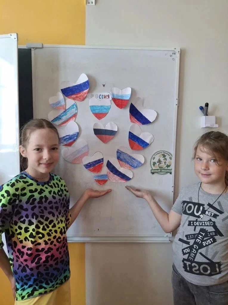 🇷🇺 День 16. День России!🇷🇺

Сегодняшний день в нашем лагере «Орлята» был наполнен патриотизмом, 