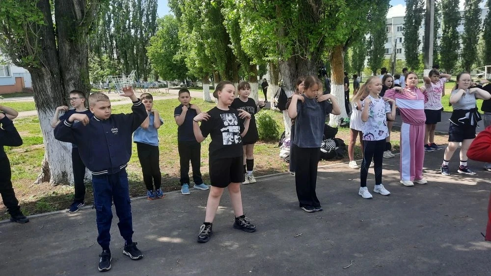 ВЕСЕННЯЯ НЕДЕЛЯ ДОБРА   В течение прошедшей недели для обучающихся проходили зарядки на свежем возду