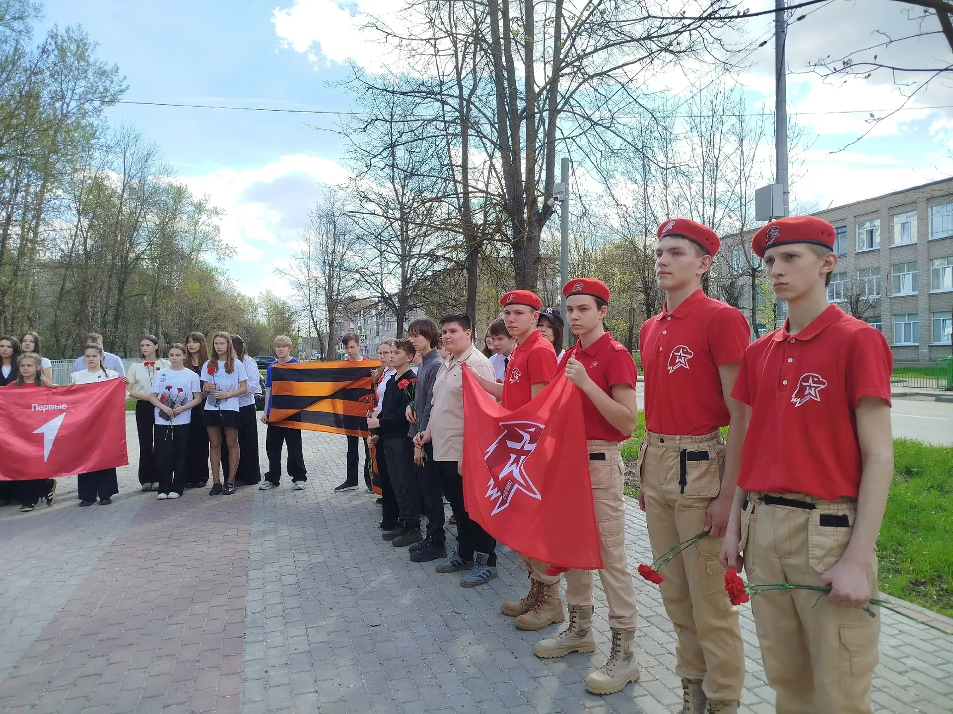 🎖️ Юнармейцы почтили память героев Великой Отечественной войны и тружеников тыла!  🕊️Сегодня, в пред