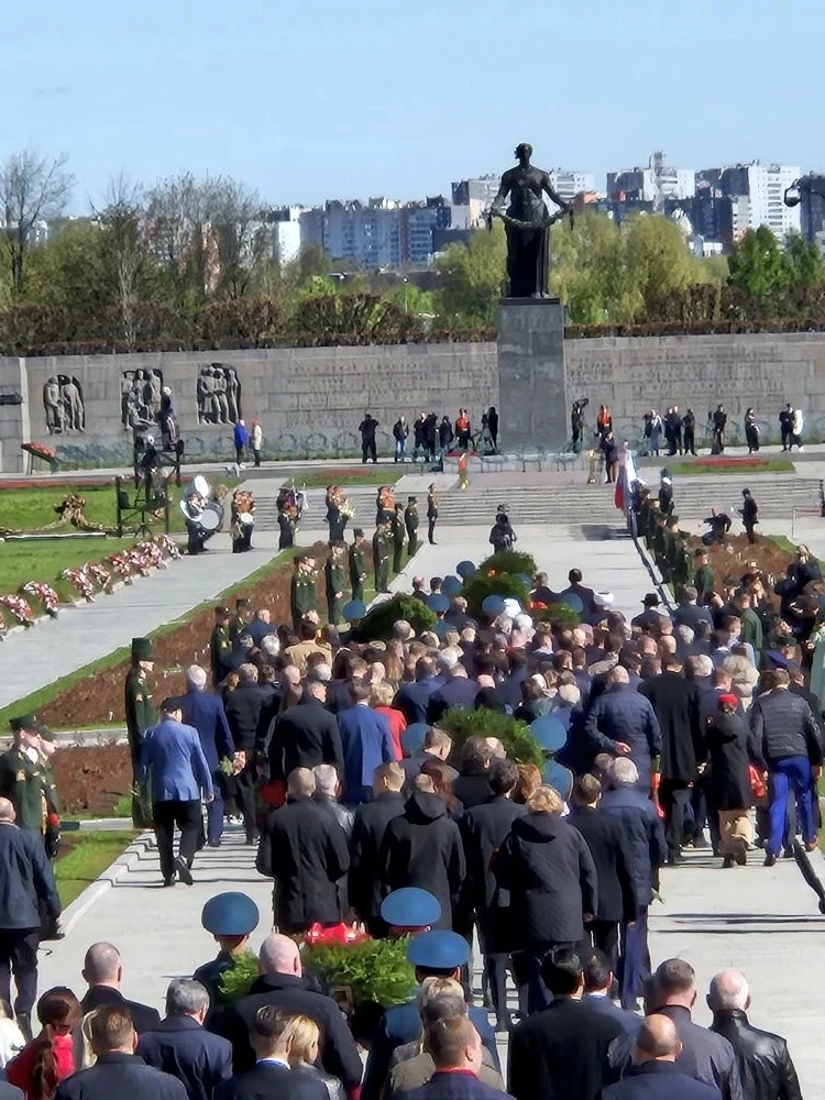 В Санкт-Петербурге, преддверии 81-й годовщины Великой Победы, на Пискаревском мемориаль...