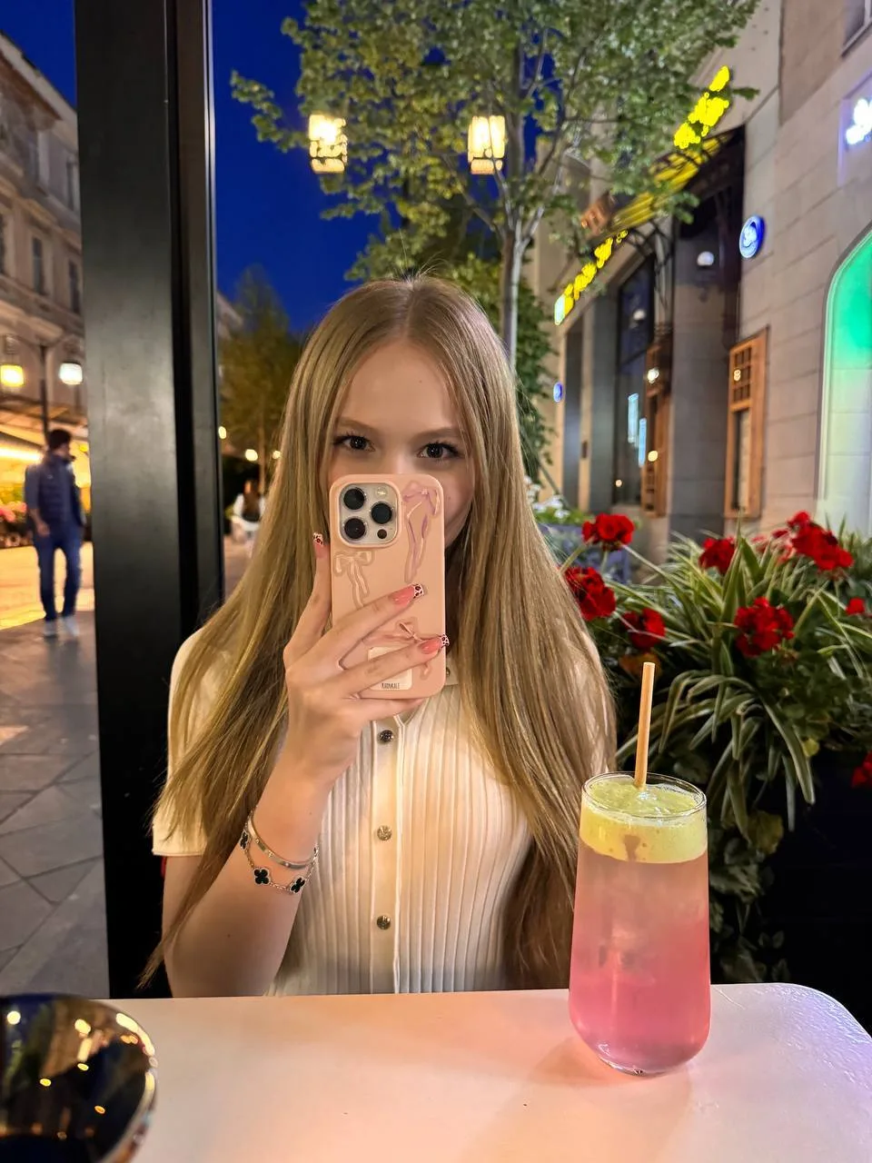 ☺️☺️

любите коктейли?
❤️ — да
🔥 — ДАААА
😈 — неа