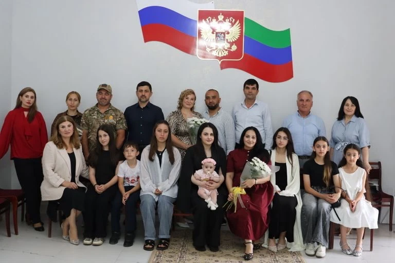❗️«Единая Россия» в Избербаше приняла участие в мероприятии ко Дню семьи, любви и верности