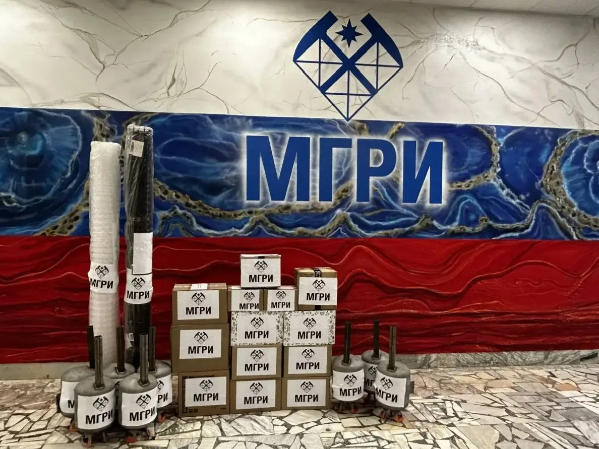 В рамках акции Минобрнауки России «Вузы для фронта» от МГРИ была направлена гуманитарная помощь   Еж