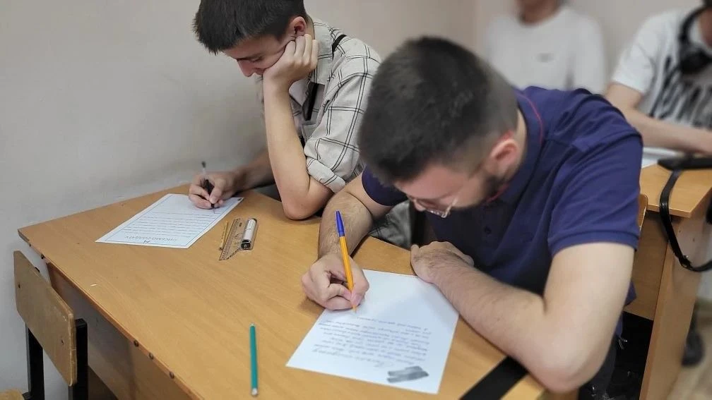 Наши студенты написали письма солдатам, чтобы сказать главное: 
«Вы — наша сила и гордость!» 🤍

В к