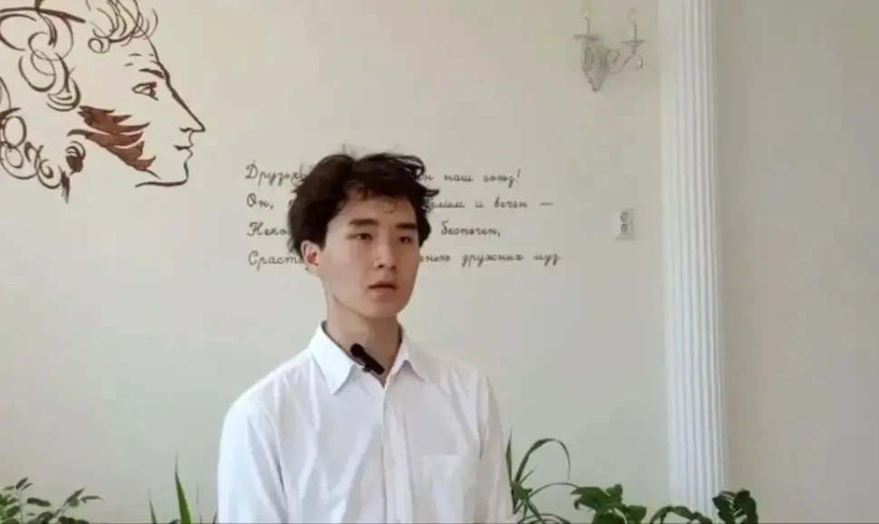 Лицеист — в актёрской школе НИУ ВШЭ! 

Участник театральной студии Элистинского лицея Чингис Корнусо