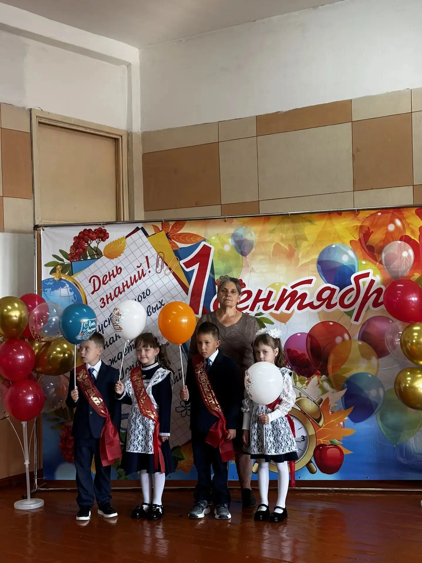 🎉 Торжественная линейка, посвящённая 1 сентября, прошла в Выровской школе!