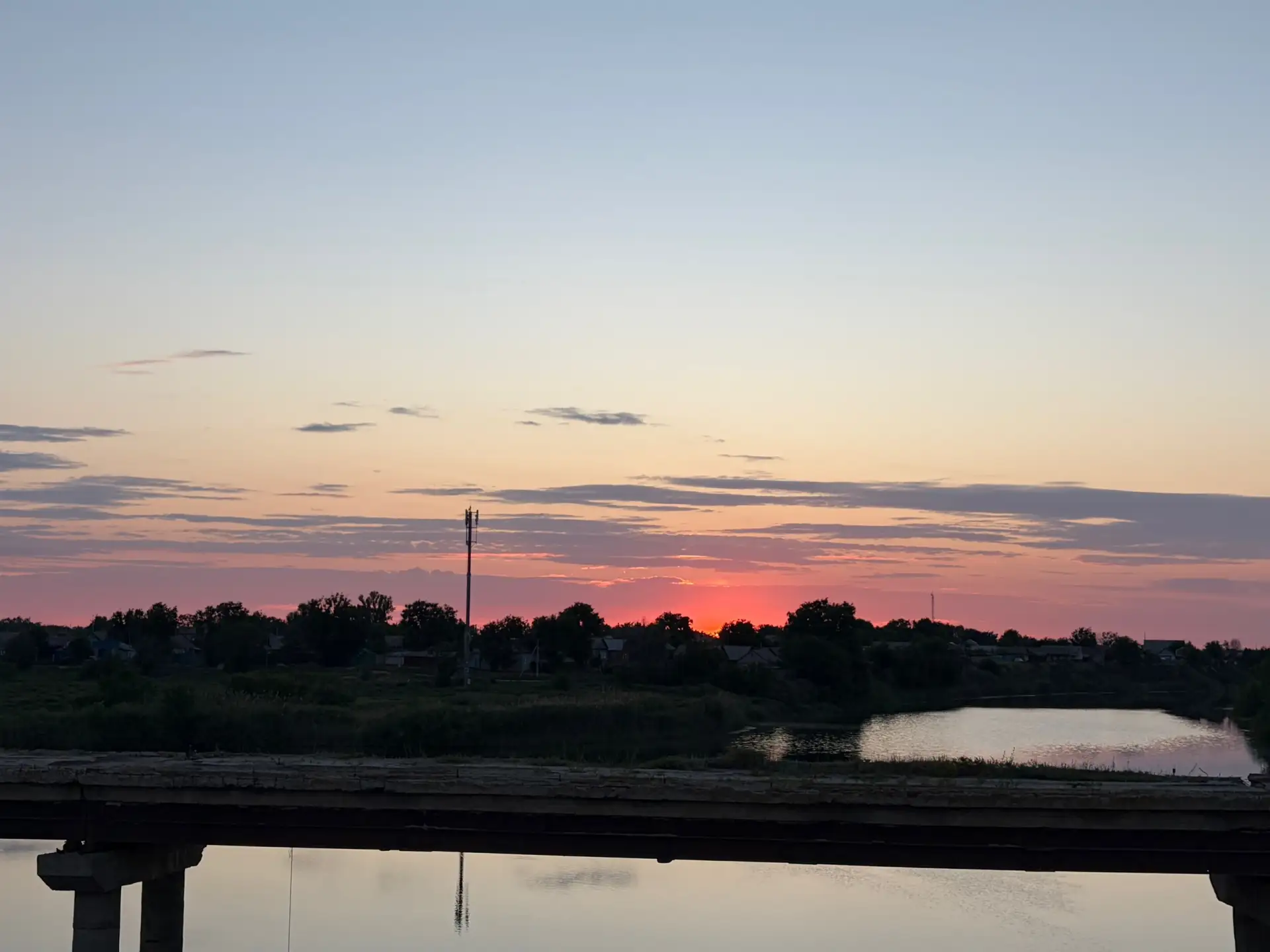 ✨ Доброе утро, новоузенцы! ☀️

Какое же это волшебное время — рассвет. Наша подписчица поделилась с 
