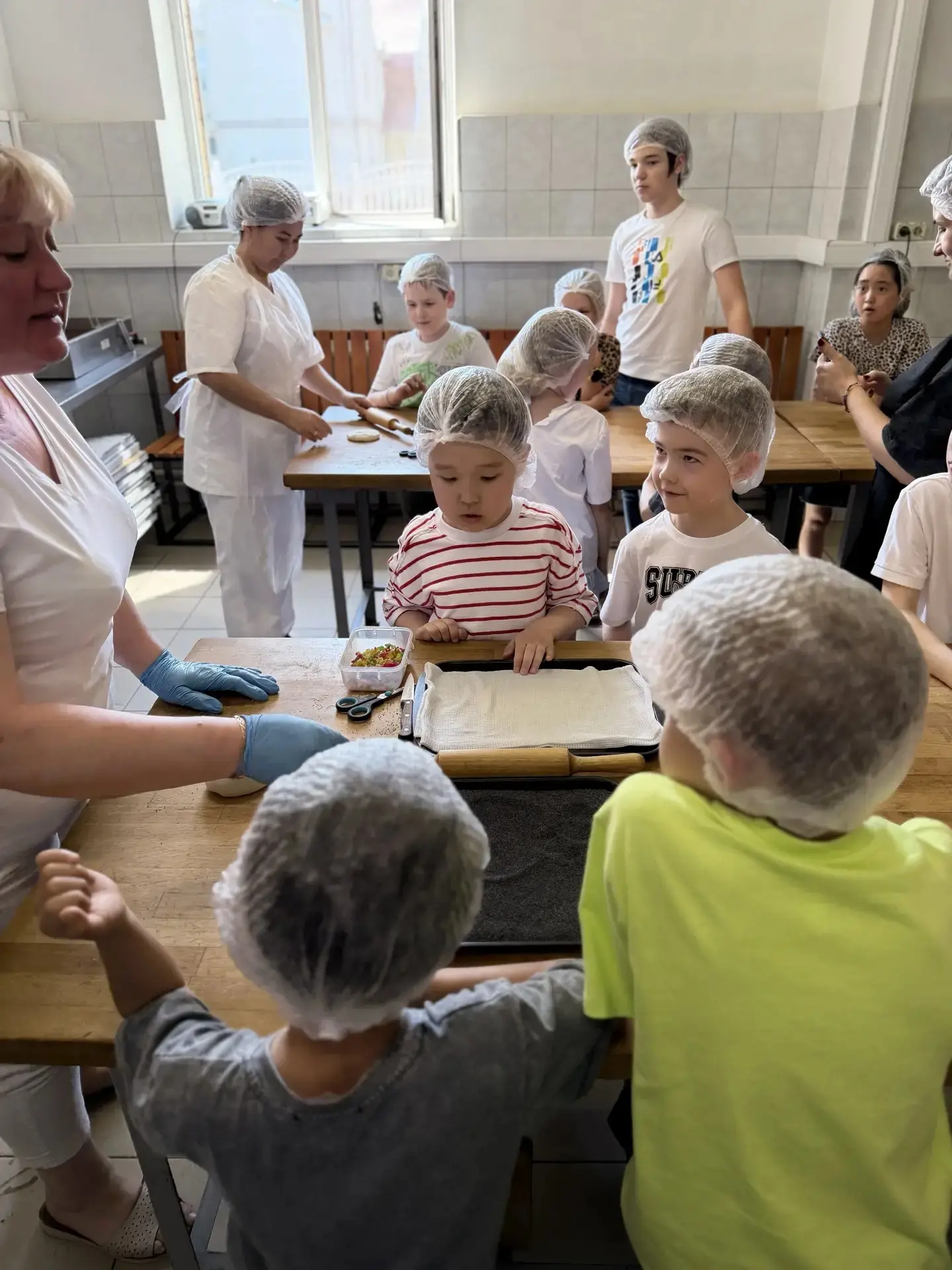 🍞 Секреты хлебного дела: ученики 2 «Э» класса побывали на экскурсии в пекарне  В рамках изучения тра