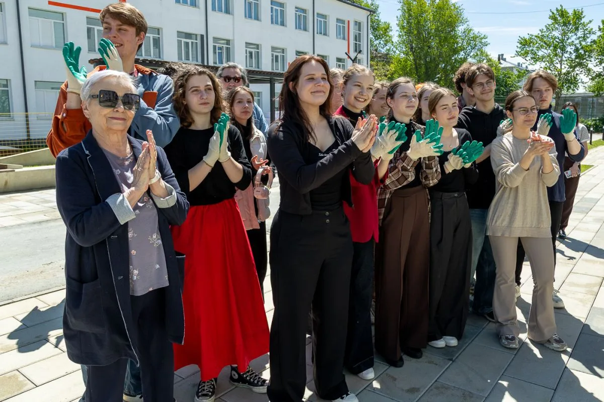 Бульвар студентов в Южном украсили кусты сирени и черёмуха 🌼

Сегодня на территории филиала театрал
