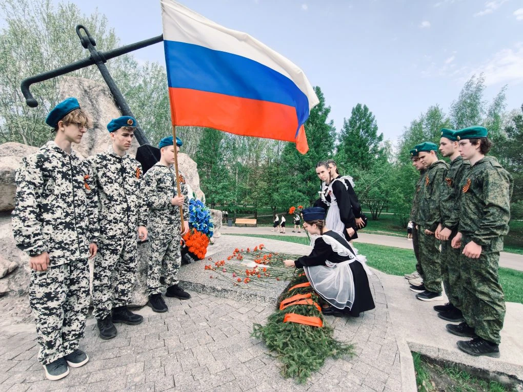 ## Память, гордость и цветы — у памятника морякам-рязанцам