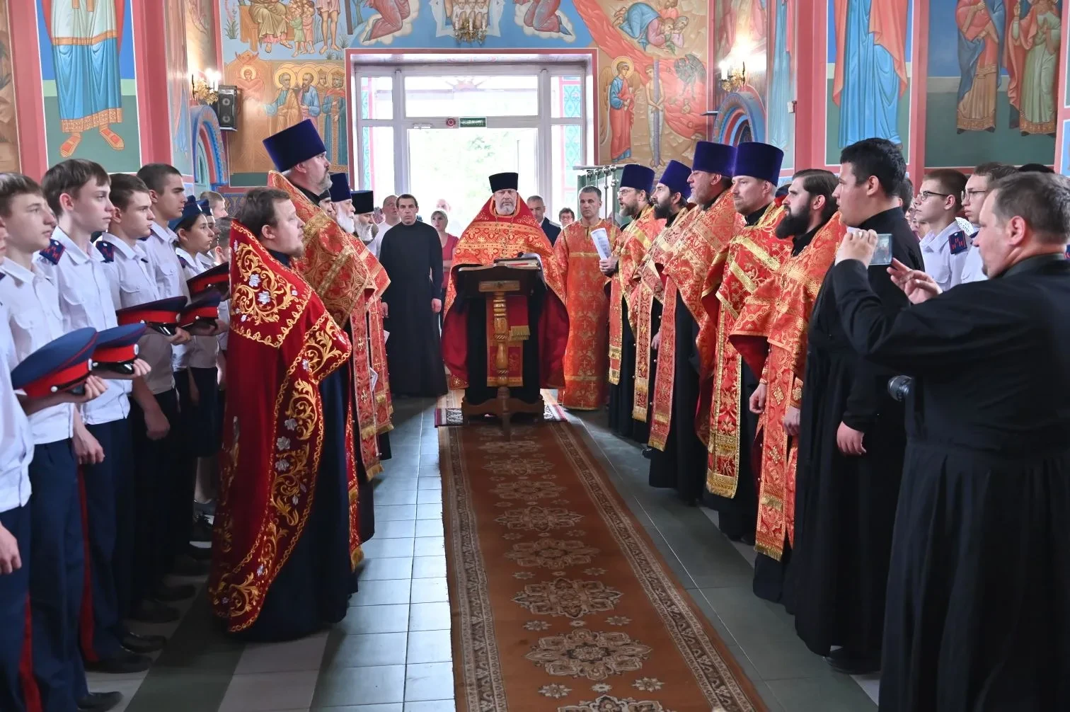 🙏❤️ Под покровом Богородицы: Каменск-Шахтинский встретил великую православную святыню  ☦️ На три дня