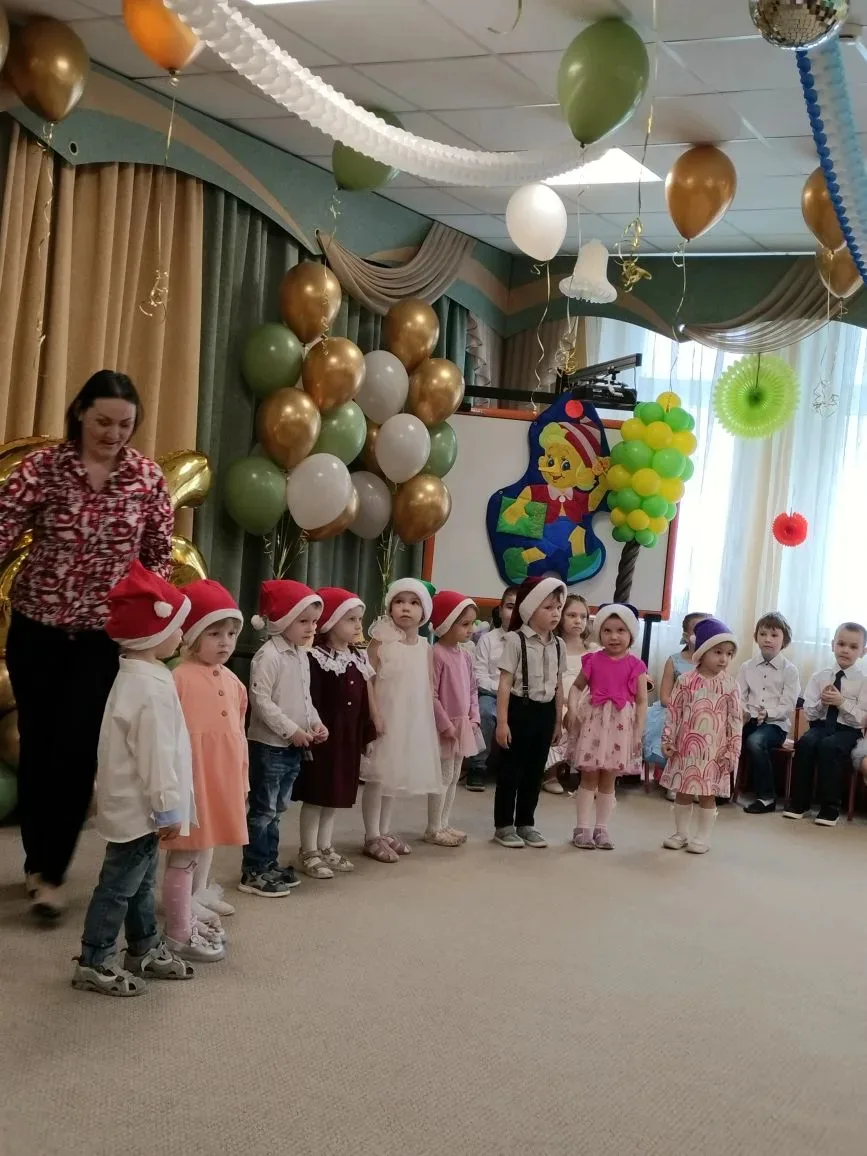 «Был ты, садик, нам как дом, Жили счастливо мы в нём. Будем в гости приходить, Ведь тебя нам не забы