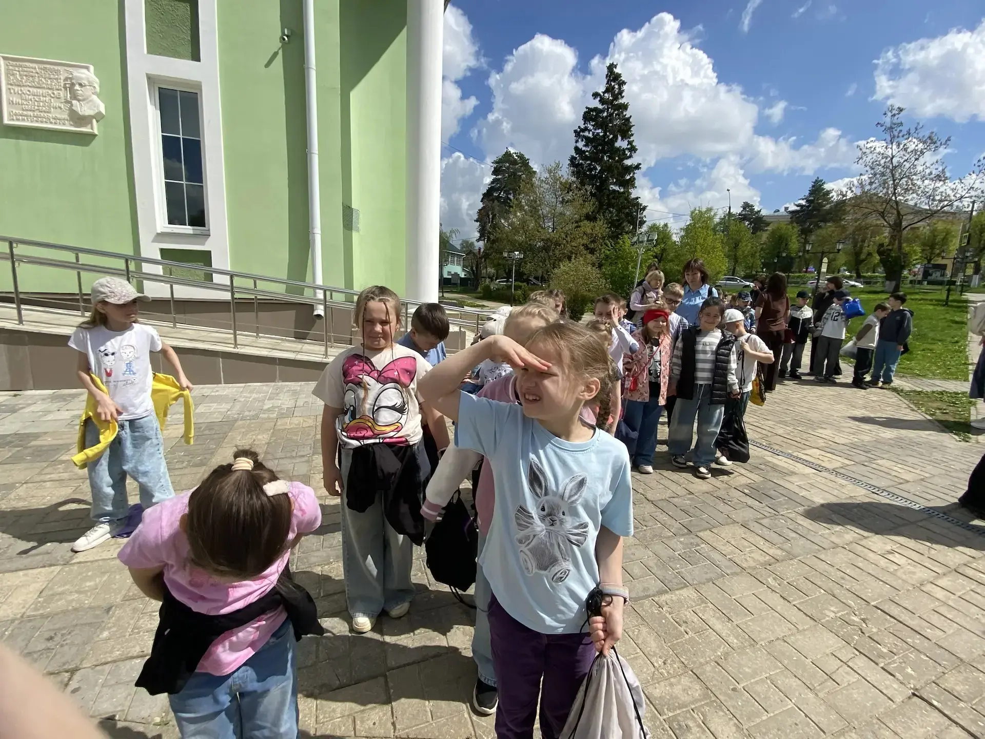 13 мая ученики 1 Б и 1 М классов посетили город Дмитров. Ребята узнали, что город назван в честь свя