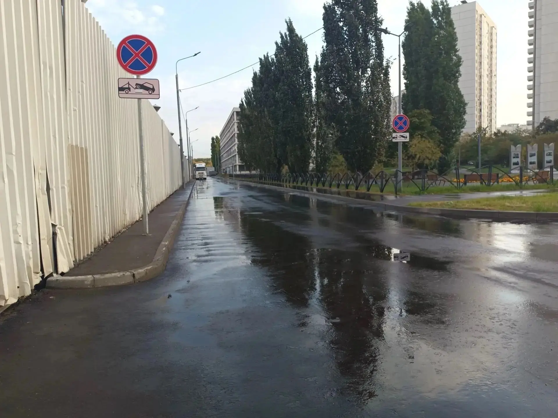 В Краснодарском проезде завершили ремонт дороги.
