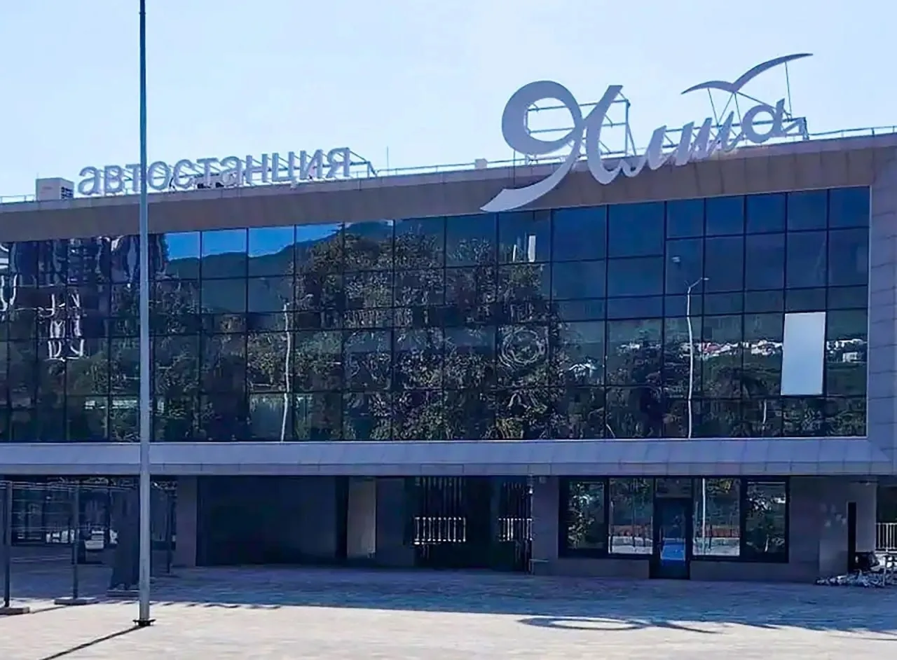 В Ялте завершается капитальный ремонт автостанции. Строительная готовность объекта – 95%.