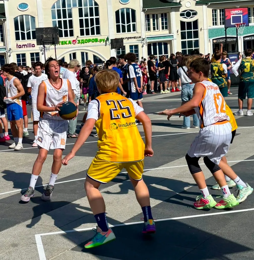 🏀В субботу 22 августа на Фонтанной площади в Ногинске прошёл масштабный турнир по стри...