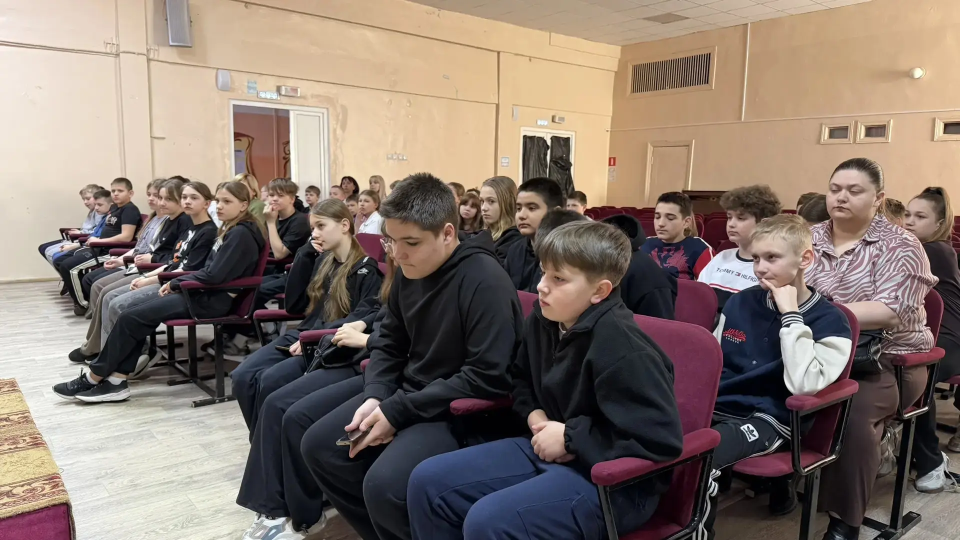 Сегодня в пришкольном лагере для ребят 5 и 6 классов стартовал отборочный этап военно-патриотической