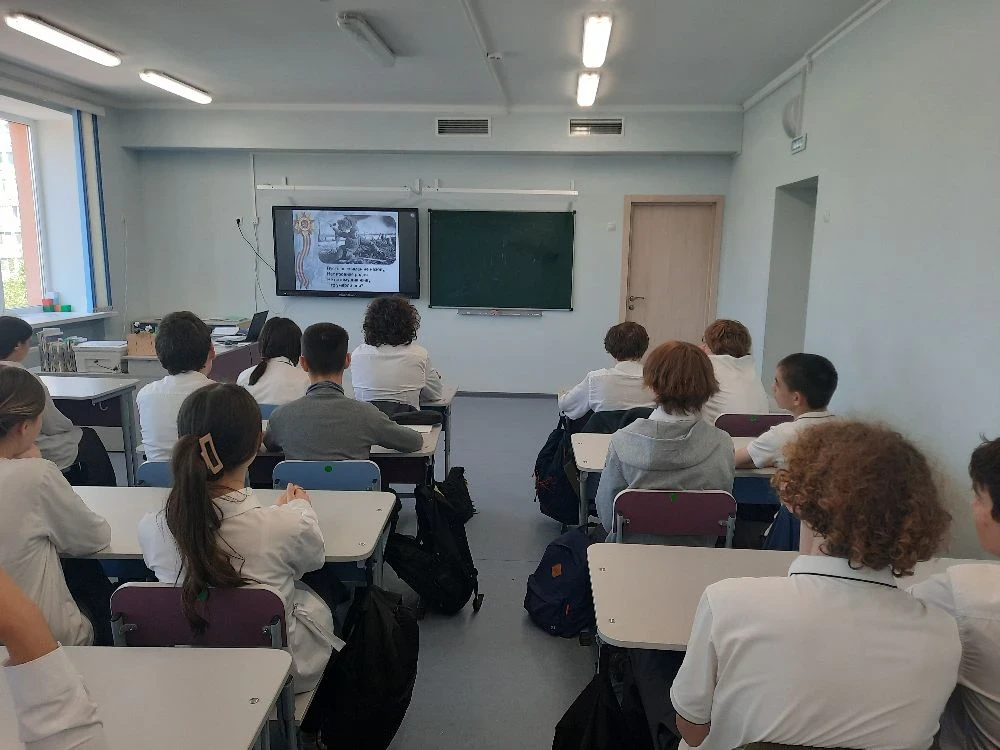 В преддверии Дня Победы в МАОУ «Школа 10» прошла серия уроков мужества, посвящённых героическому про