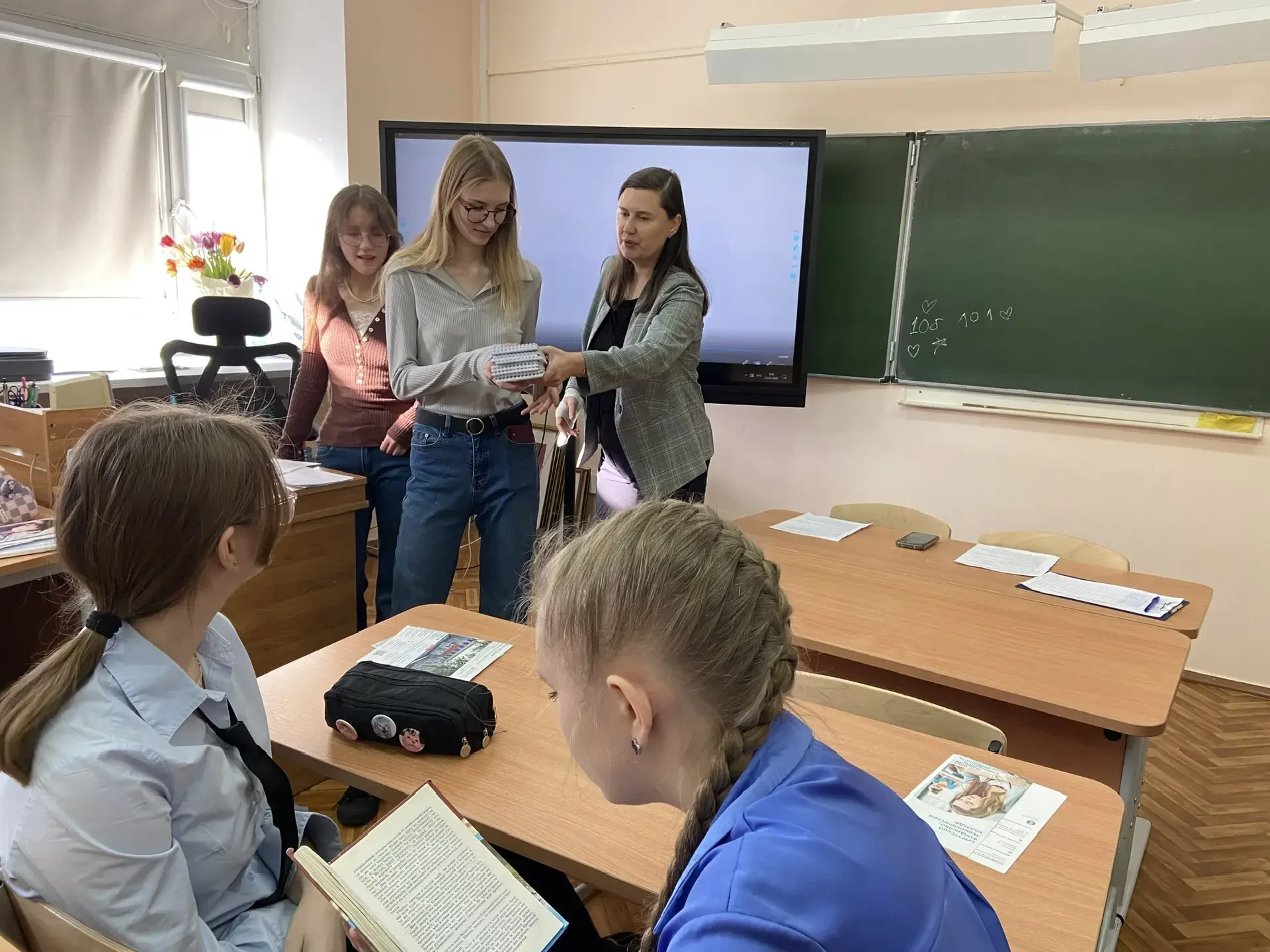 Сегодня 12 марта в 9 а классе прошло профориентационное мероприятие, встреча с представителями Сургу