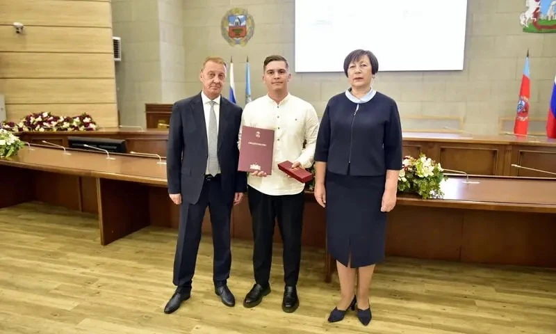 🔥Дмитрий Вадимович Банников, учитель истории и обществознания, занесен на Доску Почета...
