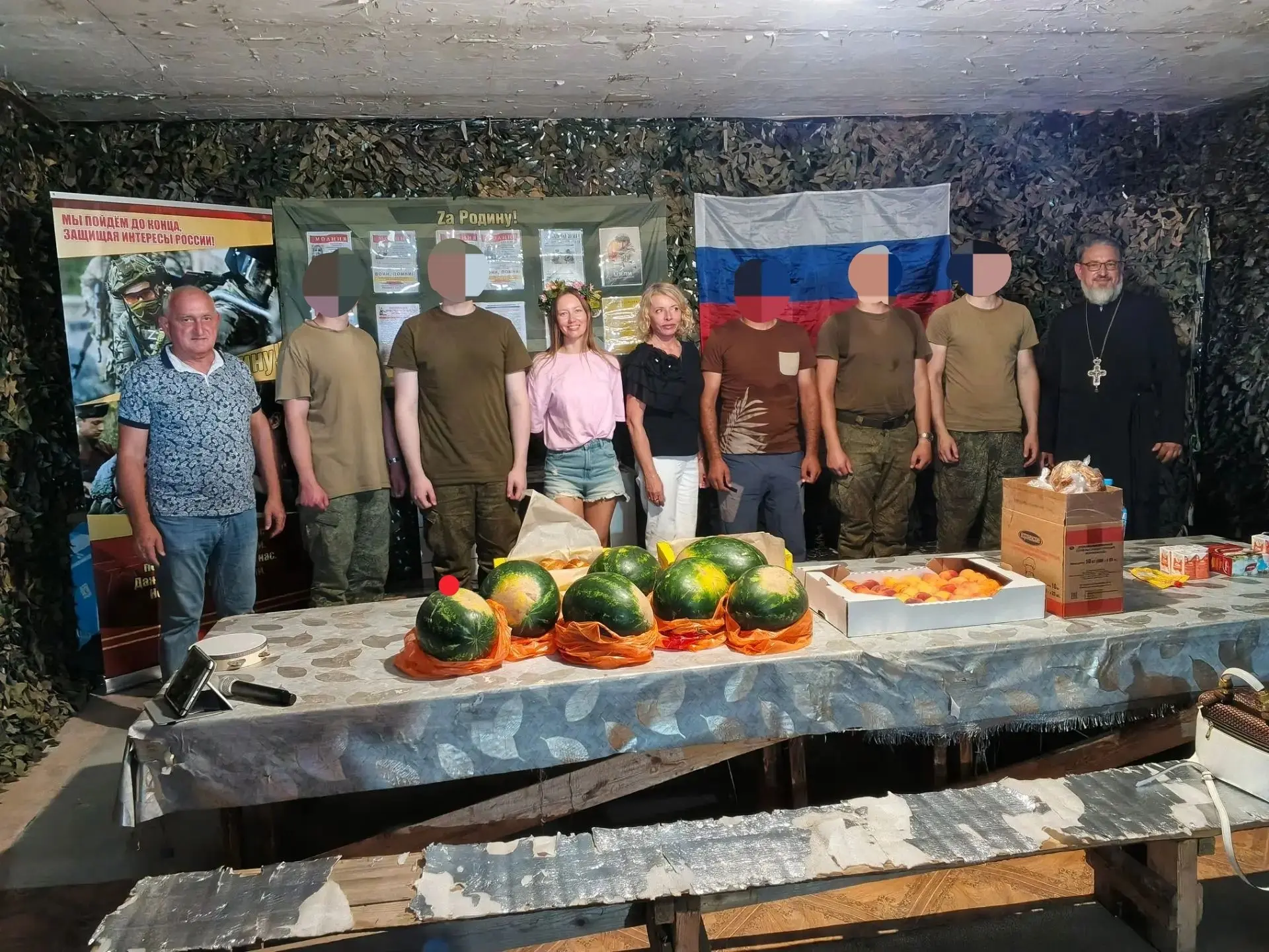 Мы привыкли говорить о гуманитарной помощи для военных: медикаменты, техника, снаряжени...