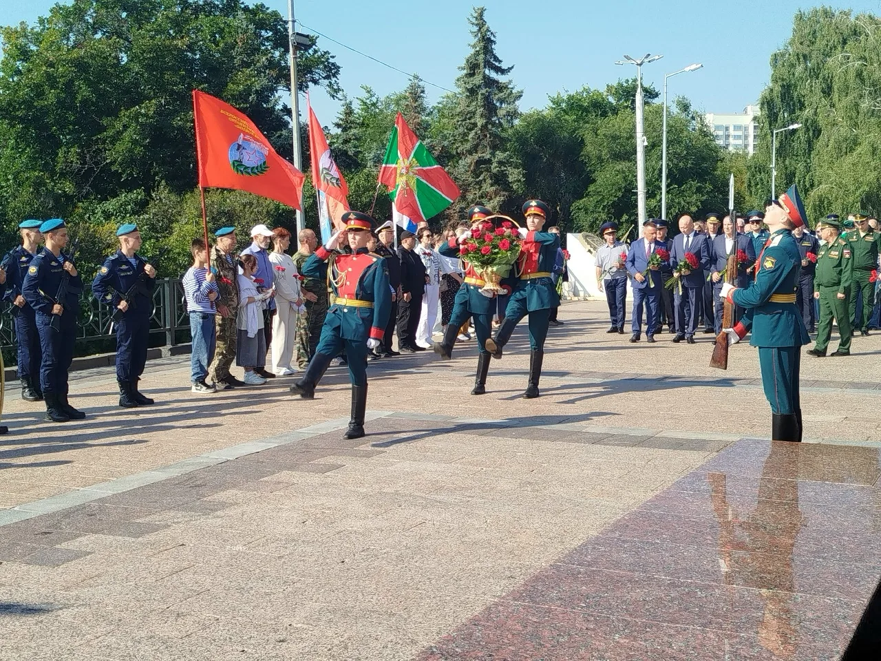 23 августа на площади 30-летия Победы города Ульяновск сотрудники ОГБУ ДО УМЦВПВ «Аванг...