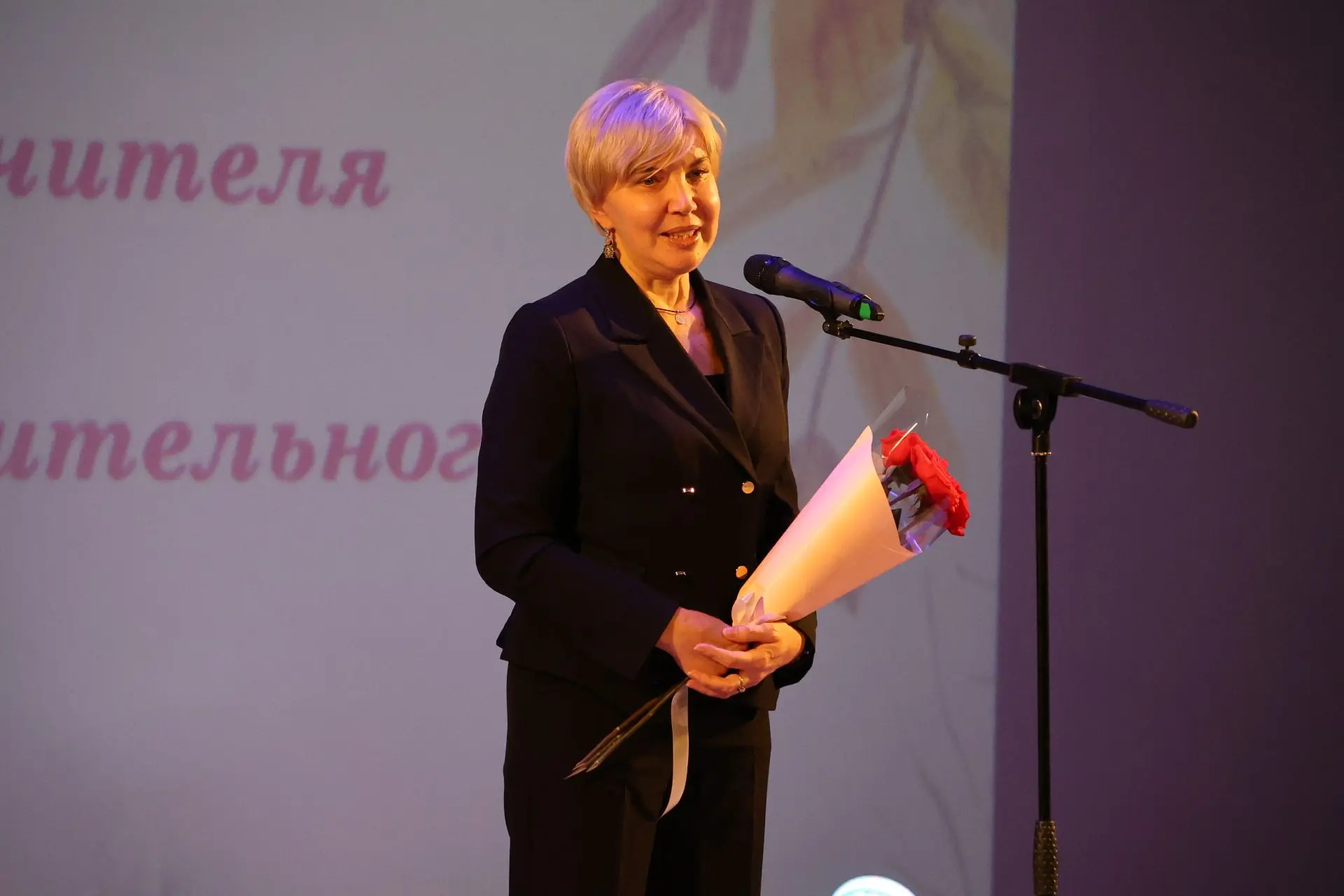 Районный Совет депутатов поздравил педагогов Ленского района с Днем учителя