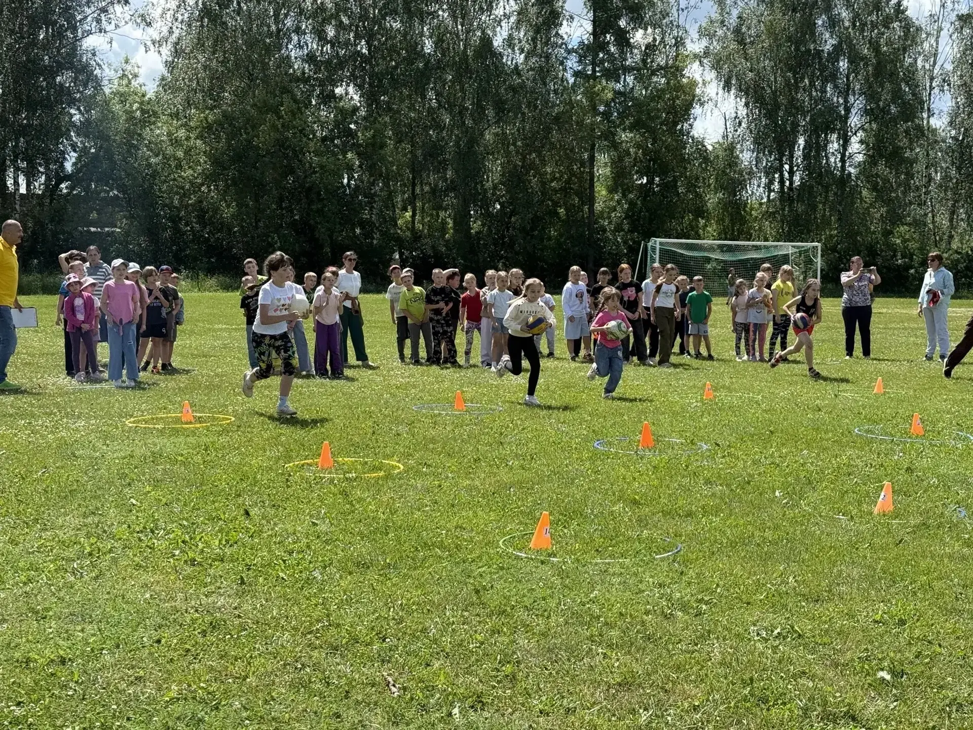 Вчера в нашем школьном лагере был по-настоящему спортивный и интеллектуальный день! Мы совместили ак