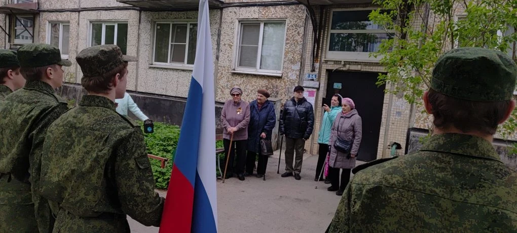 🌟 Юнармейцы отряда «Патриот» гимназии Новоскул приняли участие во Всероссийской акции «Равнение на Г
