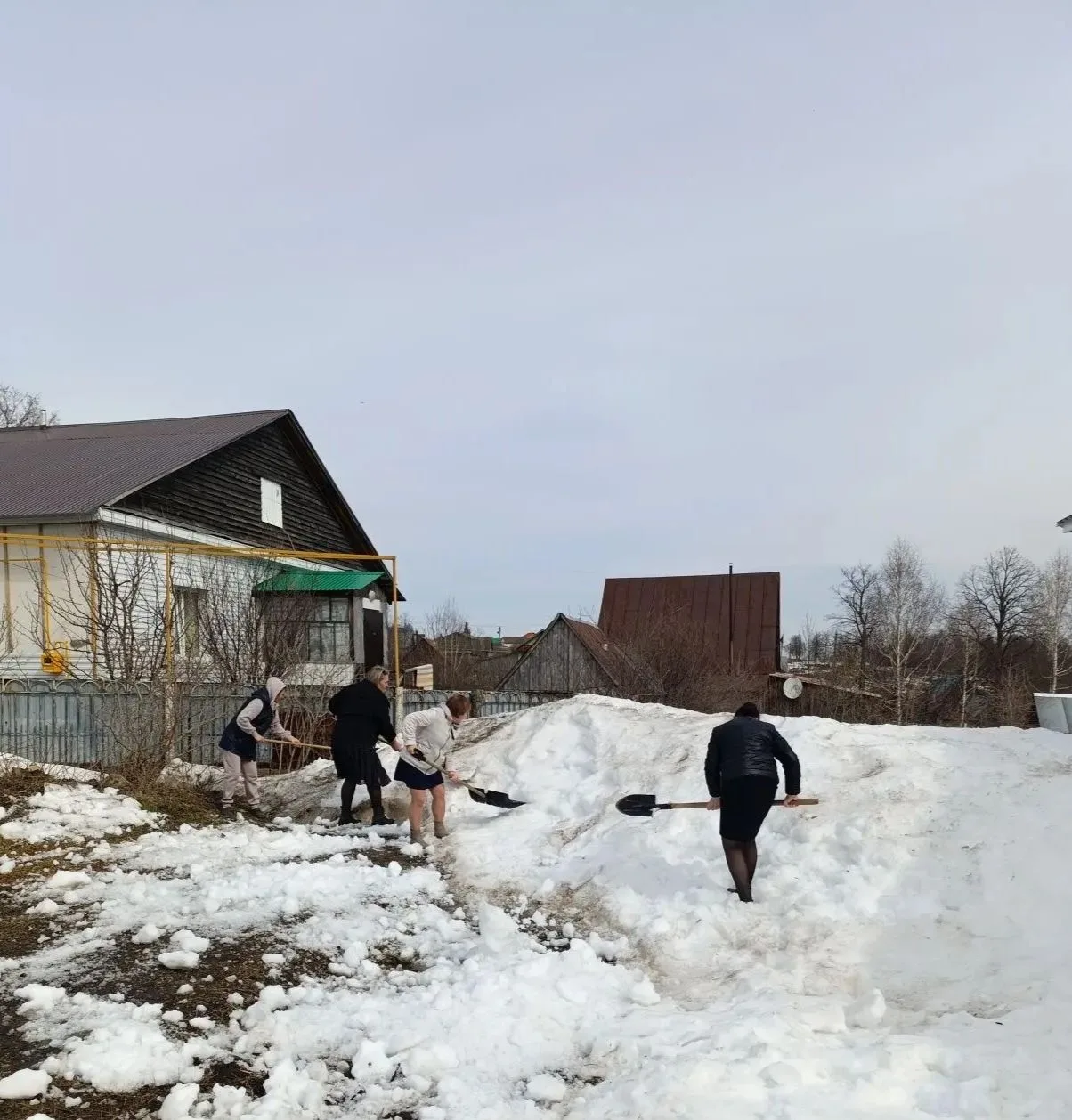 Сотрудники Нуримановского МУП ЖКХ провели очередной субботник🌿🧹