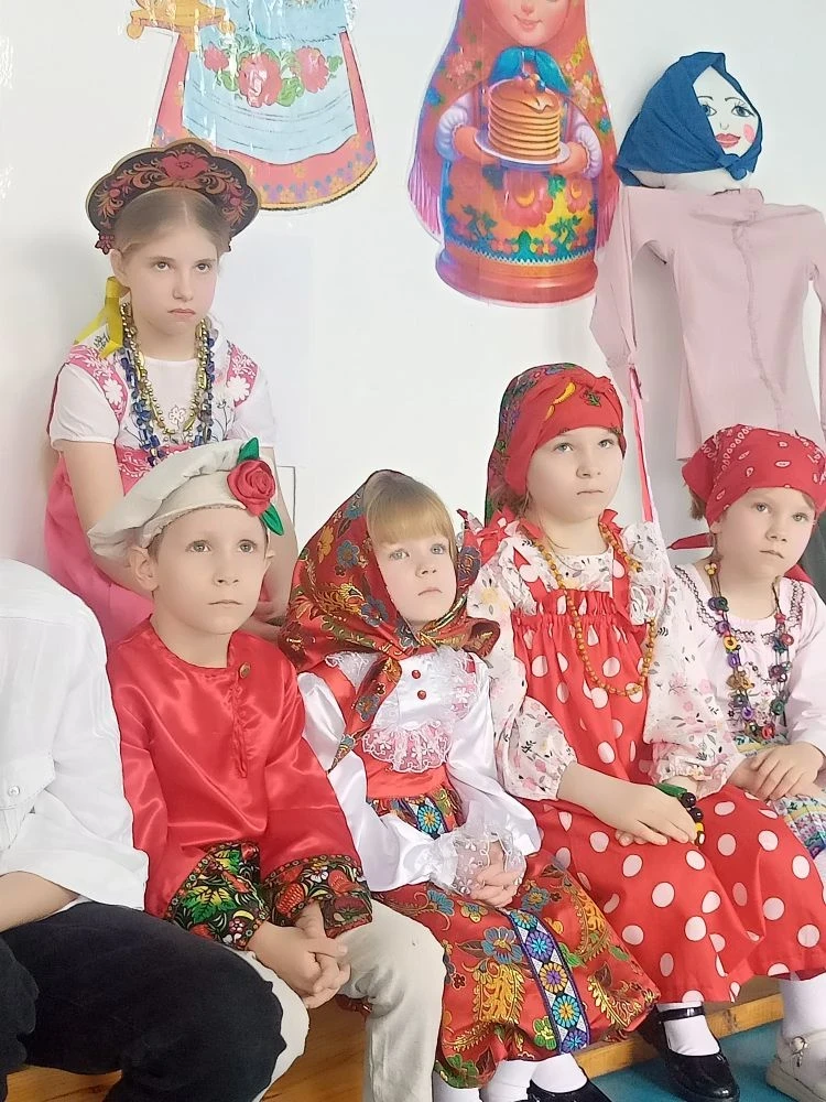 Масленица - русский народный праздник, который означает проводы зимы и встречу весны, э...