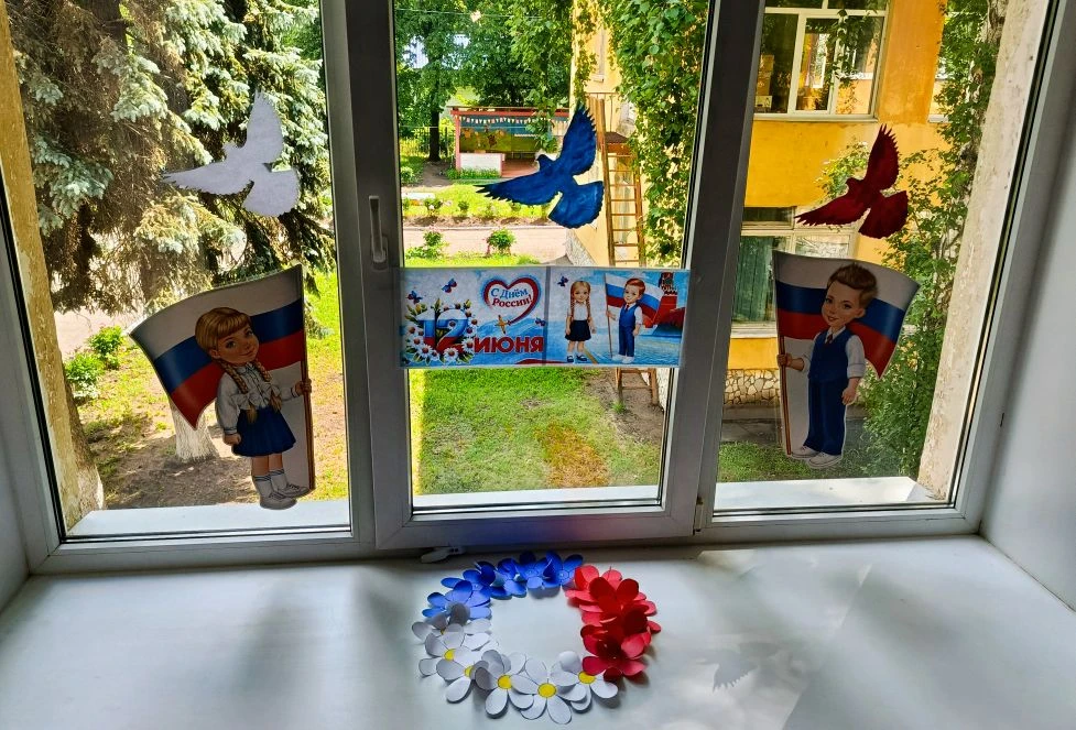 Дети средней группы √5 тоже присоединяются  к Всероссийской акции "Окна России- 2026".
#ОкнаРоссии#Я