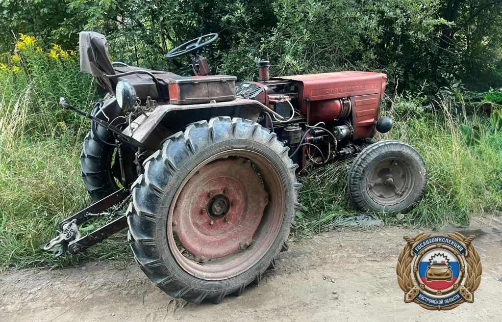 ПОЛИЦЕЙСКИЕ ПОЙМАЛИ ПЬЯНОГО ПЕНСИОНЕРА НА ТРАКТОРЕ В ПОСЕЛКЕ ПОД КОСТРОМОЙ