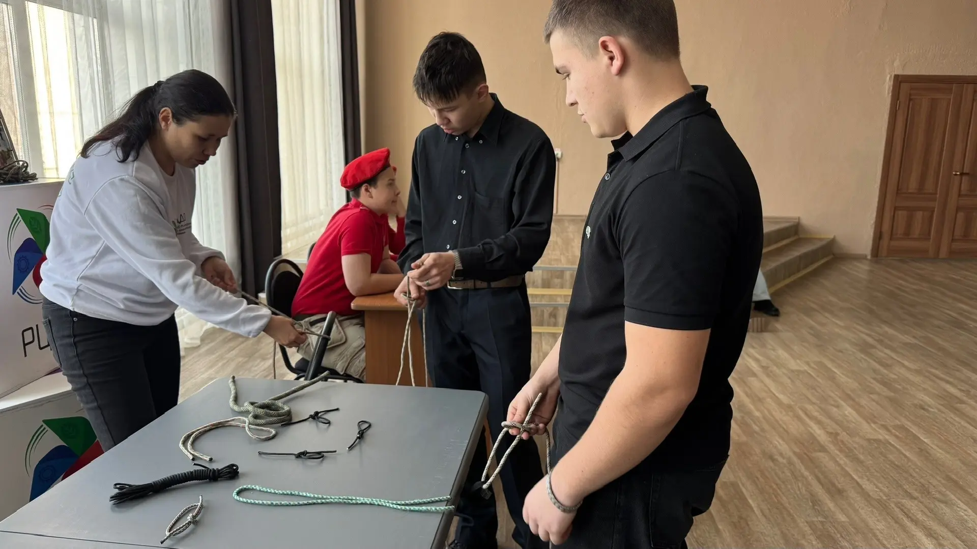 Сегодня наши  активисты вместе с Педагогом‑организатором ОБЗР и Советником директора по воспитанию п
