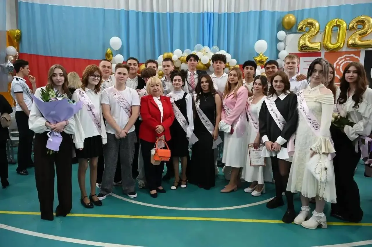 Последний звонок для 2 523 девятиклассников и 830 одиннадцатиклассников прозвучал в Большом Серпухов