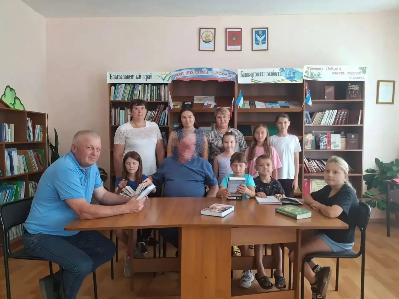 Сегодня в Новотроицкой сельской модельной библиотеке случился приятный сюрприз — соверш...