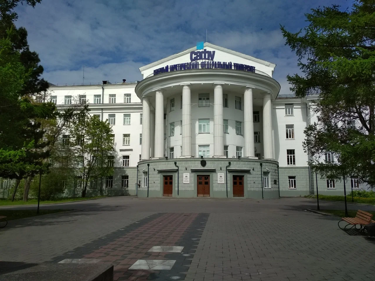 Уважаемые выпускники! С 20 июня 2026 стартует приёмная кампания в САФУ. 

Напоминаем, что вся полезн