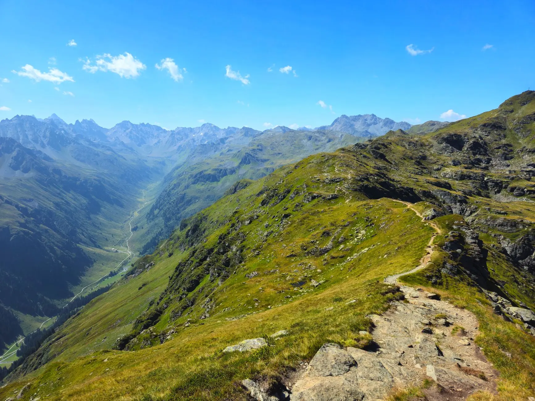 ⛰️ А вы когда-нибудь чувствовали этот прилив адреналина, когда стоишь на вершине горы, ...