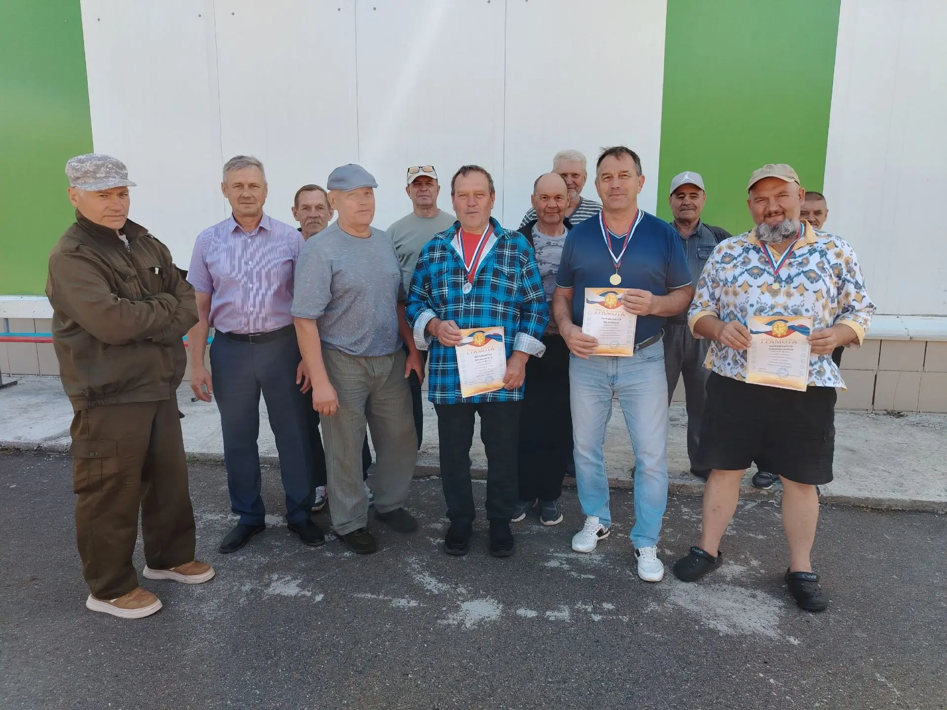 В спортивном комплексе «Партизанский» прошли соревнования по городошному спорту среди мужчин в рамка