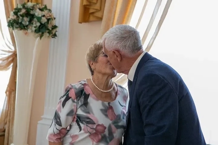 💚 Пара из Энгельса отметила изумрудную свадьбу — 55 лет вместе