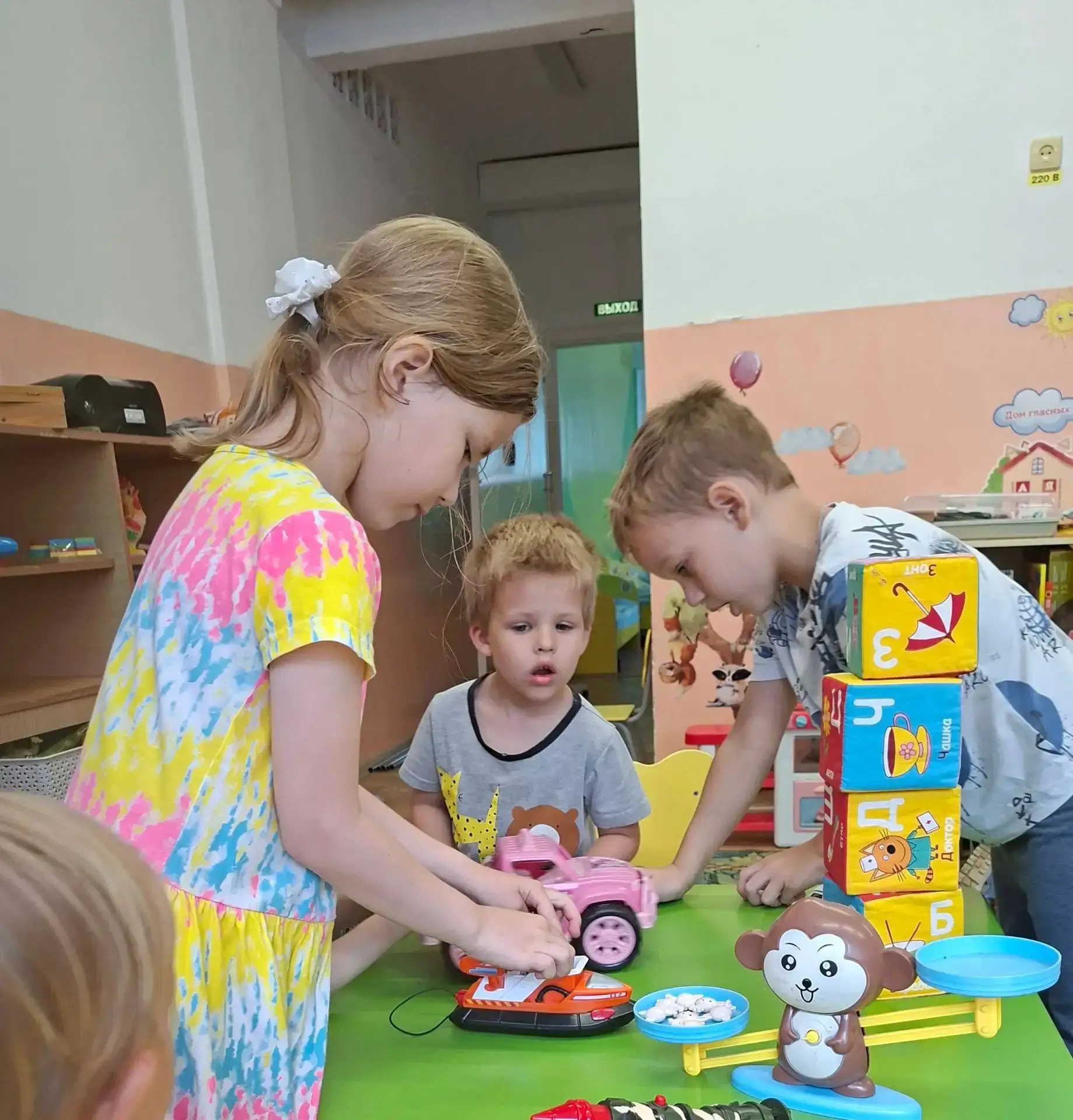 🤝 Маленькие ручки в больших ладонях: день заботы в группе «Вишенка» 🍒

Сегодня у нас был особенный
