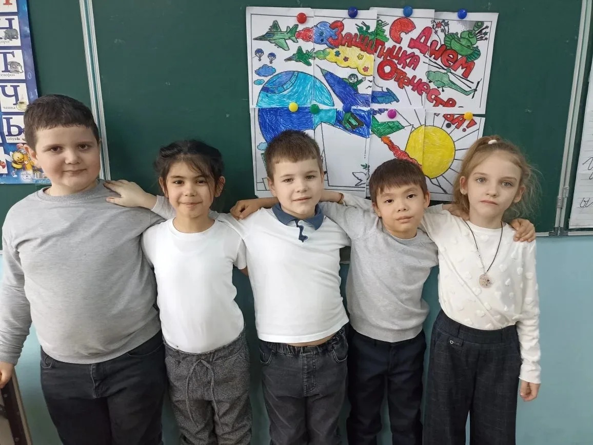 Вчера на уроке ИЗО ученики 1" В" класса( кл. руководитель Губенко Е. В.) подготовили плакат, посвящё