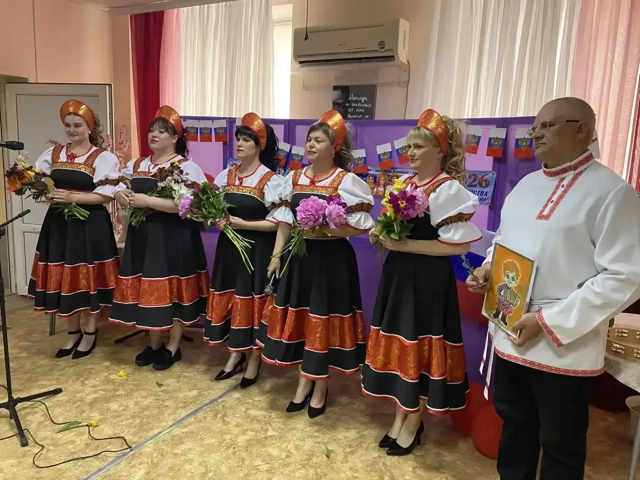 26 мая РКЦ «Еруслан» с ансамблем «Ясные Зори» посетили ГБССУСОГПВИ «Харьковский ДИ» и п...