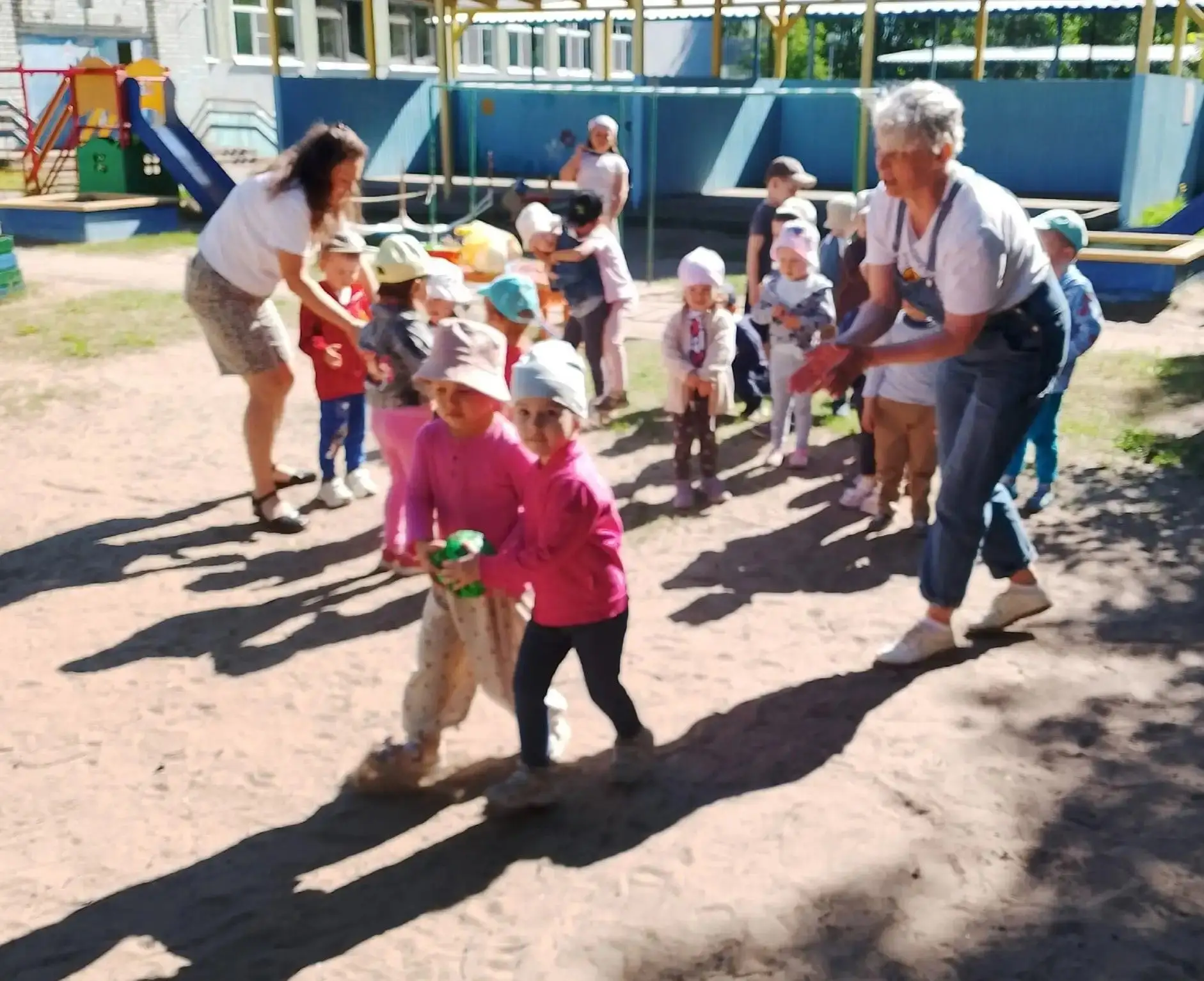 ☀9 июня ДЕНЬ ДРУЗЕЙ💯👍 Спортивный праздник «Весёлые старты» в День друзей для малышей в детском сад