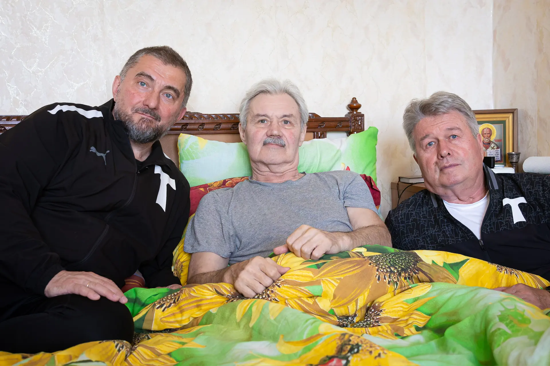 🙏  Делегация «Торпедо» навестила Александра Полукарова