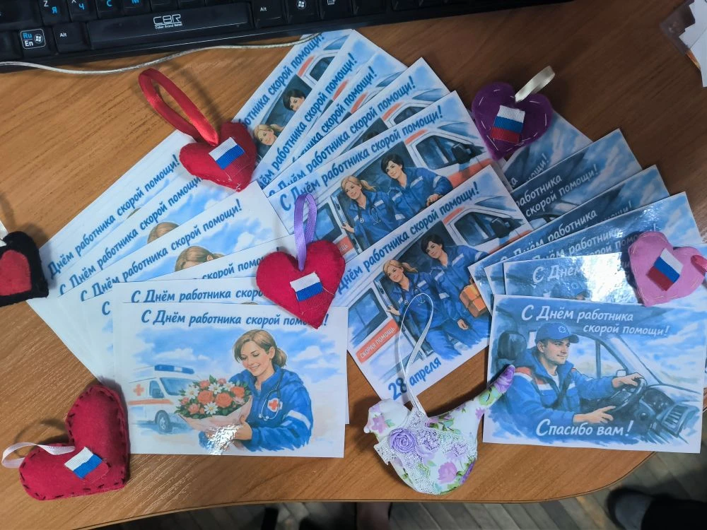 🚑 Представители Движения Первых МБОУ СОШ №9 посетили станцию скорой медицинской помощи с поздравител